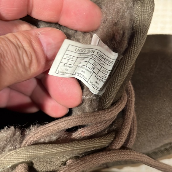 Ugg neumel womens boots size 7 used - Picture 2 of 5